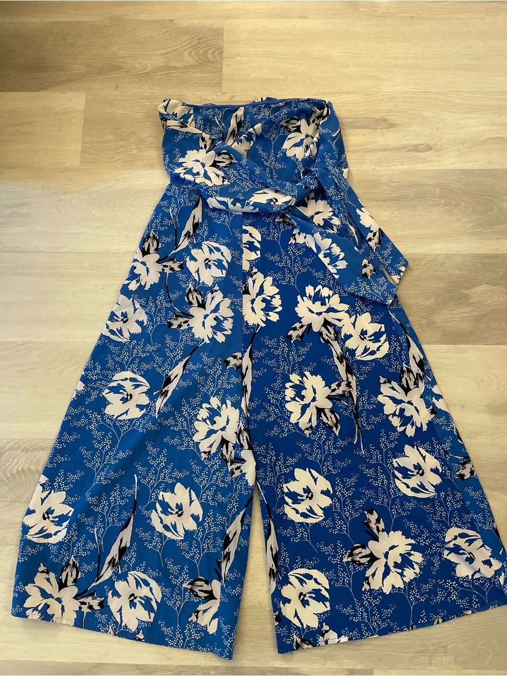 VICI Blue Floral Cropped Jumpsuit ~ Tie Waist ~ Pockets ~Vaca! 🌴